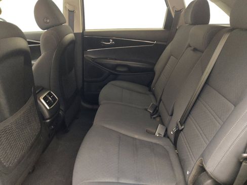 Used 2019 Kia Sorento FWD image 18
