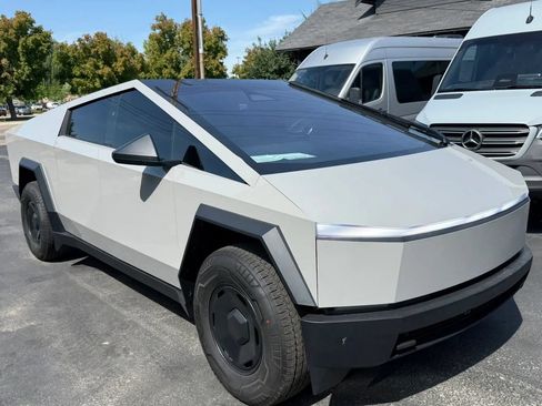 Used 2026 Tesla Cybertruck AWD Crew Cab image 2