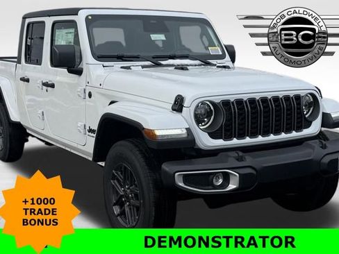 New 2026 Jeep Gladiator Sport AWD/4WD image 1