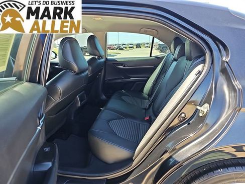 Used 2020 Toyota Camry SE image 25