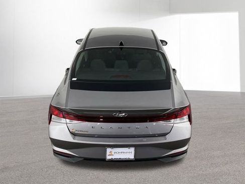 Used 2023 Hyundai Elantra SE w/ Preferred Accessory Package image 38