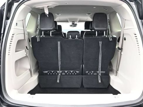 Certified 2024 Chrysler Pacifica Touring-L FWD image 24