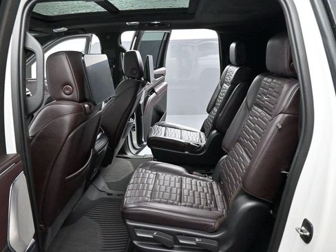 Used 2021 Cadillac Escalade ESV Sport Platinum AWD/4WD image 34