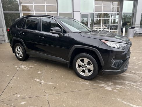 Used 2021 Toyota RAV4 XLE w/ Convenience Package AWD/4WD image 2