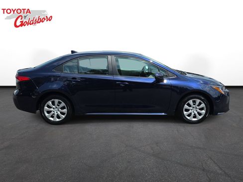 Used 2025 Toyota Corolla LE FWD image 4
