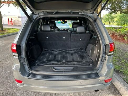 Used 2020 Jeep Grand Cherokee Altitude RWD image 11