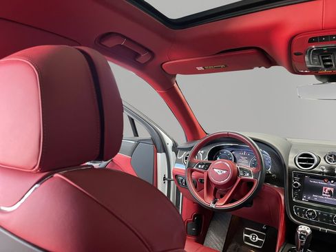 Used 2020 Bentley Bentayga AWD/4WD image 28