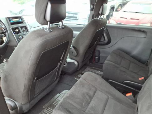 Used 2015 Dodge Grand Caravan SE image 11