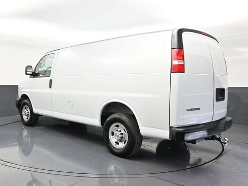 Used 2025 Chevrolet Express 2500 w/ Driver Convenience Package RWD image 3