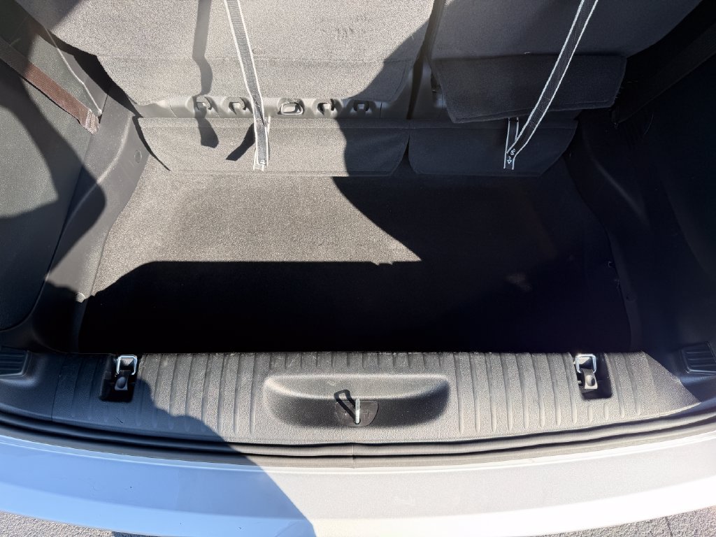 Used 2026 Chrysler Pacifica Select FWD image 12