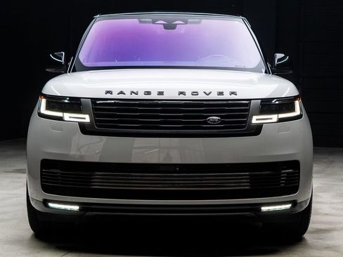 Used 2023 Land Rover Range Rover SV AWD/4WD image 3