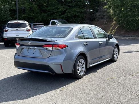 Used 2021 Toyota Corolla LE w/ Carpet Mat Package (TMS) FWD image 2