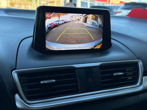 Used 2018 MAZDA MAZDA3 Touring FWD image 35