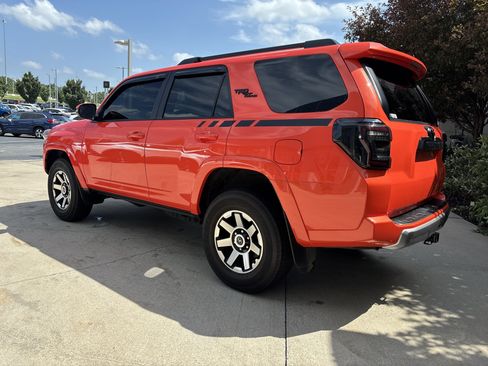 Used 2024 Toyota 4Runner TRD Off-Road Premium w/ Moonroof Package AWD/4WD image 7