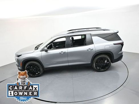 Used 2025 Chevrolet Traverse LT FWD image 24
