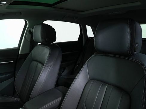 Used 2024 Audi Q8 e-tron Premium Plus image 5