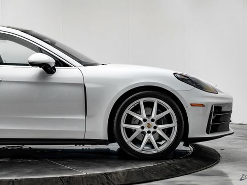 Used 2025 Porsche Panamera w/ Premium Package image 18