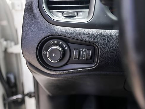 Used 2018 Jeep Renegade Limited w/ Advanced Technology Group AWD/4WD image 18