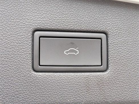 Certified 2023 Volkswagen Tiguan SE R-Line image 14