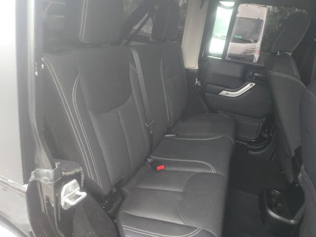 Used 2018 Jeep Wrangler Unlimited Sahara AWD/4WD image 24