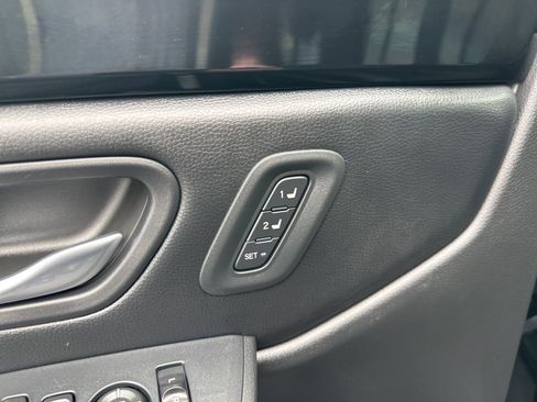 Used 2024 Honda Pilot Touring image 16