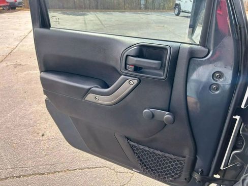 Used 2017 Jeep Wrangler Unlimited Sport w/ Connectivity Group image 26