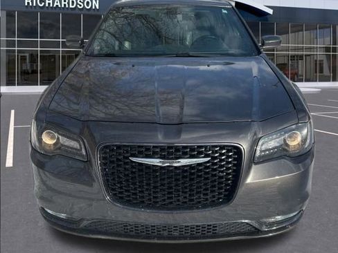 Used 2018 Chrysler 300 S image 7