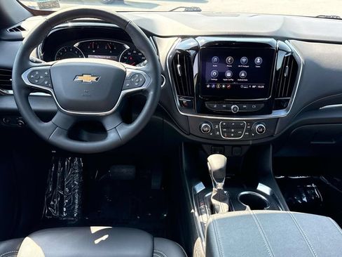 Used 2023 Chevrolet Traverse LT AWD/4WD image 3