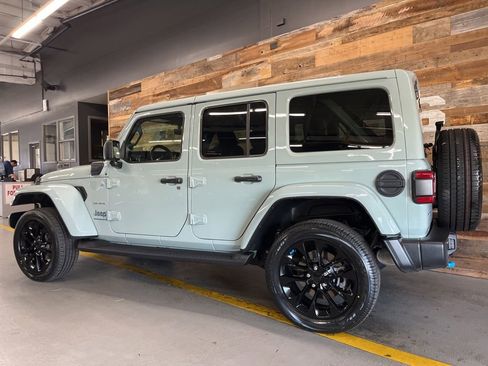 Used 2023 Jeep Wrangler Unlimited Sahara w/ Cold Weather Group AWD/4WD image 21