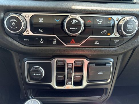 Used 2024 Jeep Wrangler Unlimited Sport AWD/4WD image 20