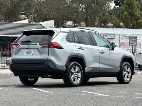 Used 2025 Toyota RAV4 XLE AWD/4WD image 5