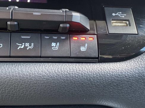 Used 2023 Toyota Tundra Limited image 45