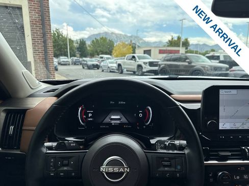 Used 2022 Nissan Pathfinder Platinum AWD/4WD image 22