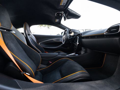 Used 2023 McLaren Artura RWD image 78