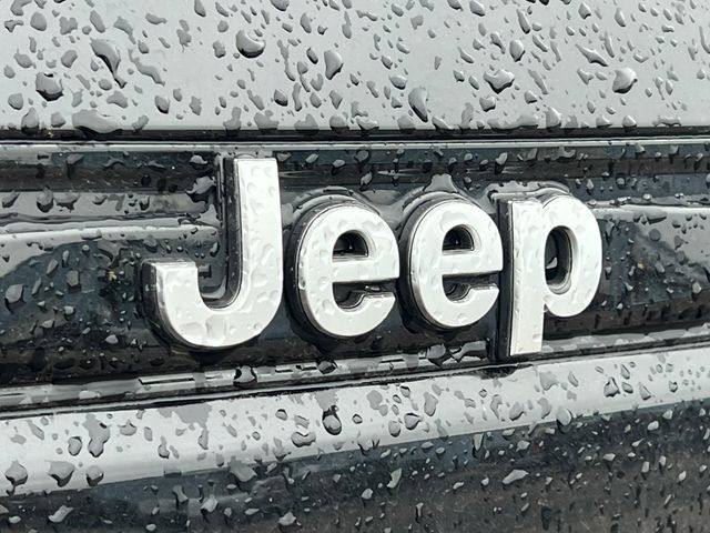 Used 2023 Jeep Grand Cherokee Summit AWD/4WD image 15