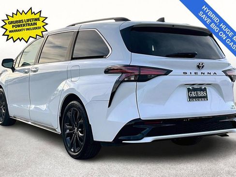 Used 2024 Toyota Sienna XSE image 17