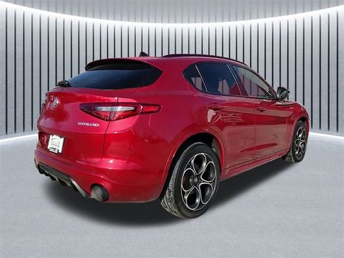 Used 2023 Alfa Romeo Stelvio Veloce image 3