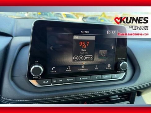 Used 2024 Nissan Rogue S image 33