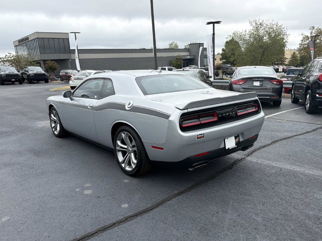 Used 2022 Dodge Challenger R/T RWD image 5