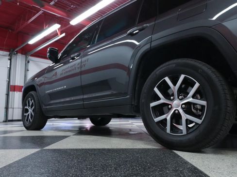 Used 2025 Jeep Grand Cherokee L Limited RWD image 40