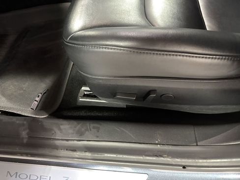 Used 2018 Tesla Model 3 Long Range image 17