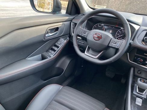 New 2025 Nissan Rogue SV image 31