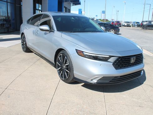 Used 2024 Honda Accord Touring image 1