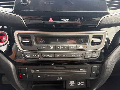Used 2020 Honda Pilot Touring image 11