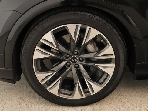 Certified 2025 Audi Q8 Prestige w/ Prestige Package image 33