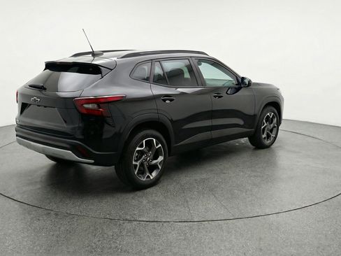 Used 2025 Chevrolet Trax LT image 9