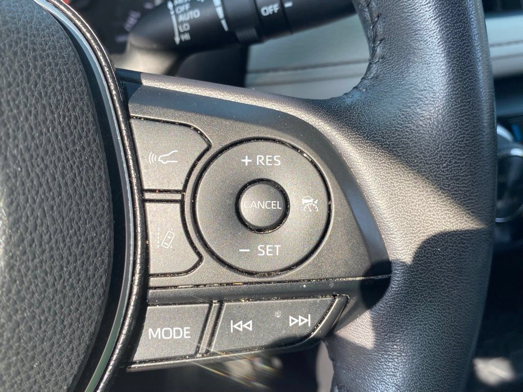 Used 2020 Toyota RAV4 XLE Premium AWD/4WD image 29
