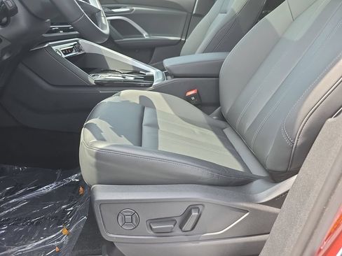 Certified 2025 Audi Q5 Premium w/ Convenience Package AWD/4WD image 21
