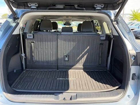Used 2022 Toyota Highlander XLE AWD/4WD image 12