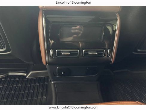 Used 2025 Lincoln Aviator Reserve AWD/4WD image 14